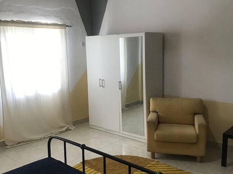 تختخواب و صبحانه Blue Residence