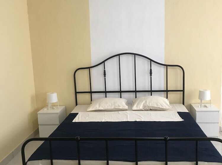 تختخواب و صبحانه Blue Residence