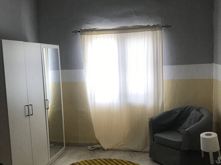 تختخواب و صبحانه Blue Residence