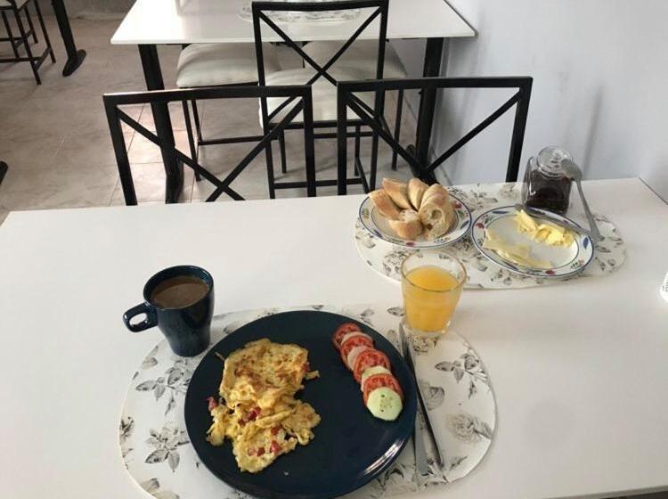 تختخواب و صبحانه Blue Residence