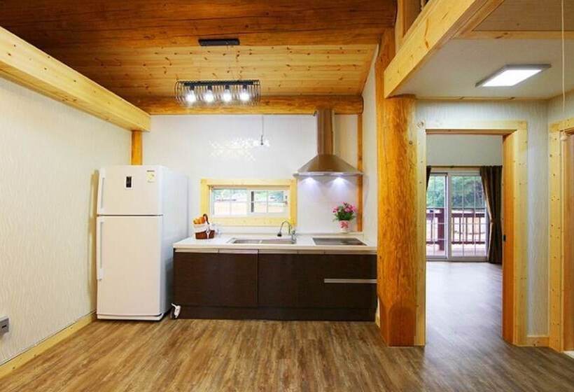 Boryeong Dalbitjeongwon Pension