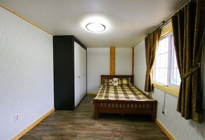 Boryeong Dalbitjeongwon Pension