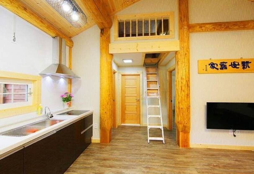 Boryeong Dalbitjeongwon Pension