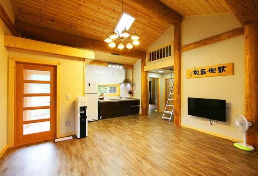 Boryeong Dalbitjeongwon Pension