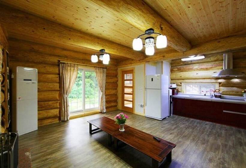 Boryeong Dalbitjeongwon Pension