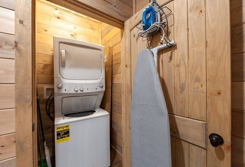 Brand New Freedom Cabin With Large Deck By Redawning