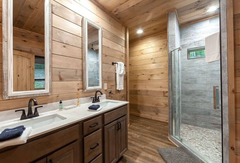 Brand New Freedom Cabin With Large Deck By Redawning