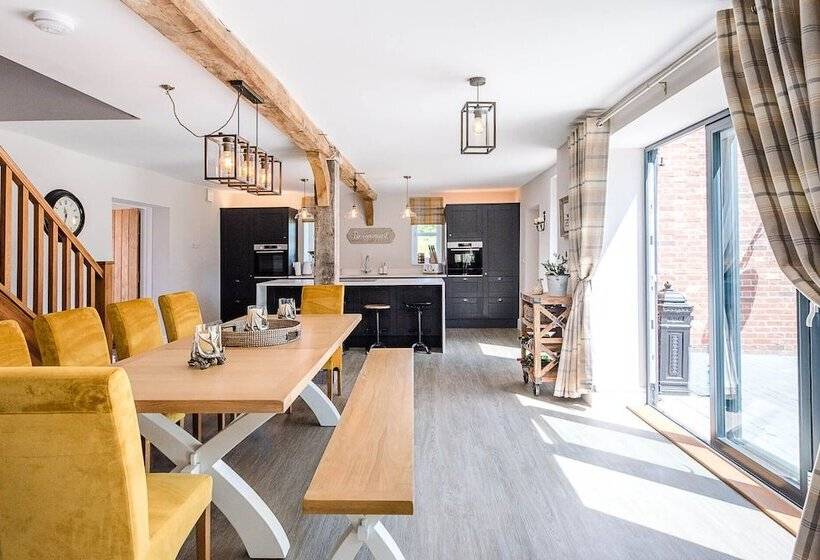 Chapel Cottage, Pond Hall Farm, Hadleigh