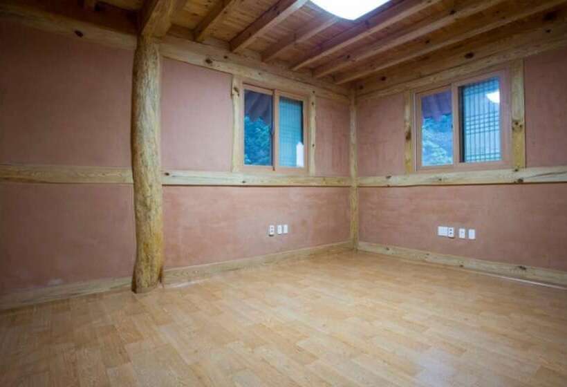 Chungju Solnaeeum Hanok Pension