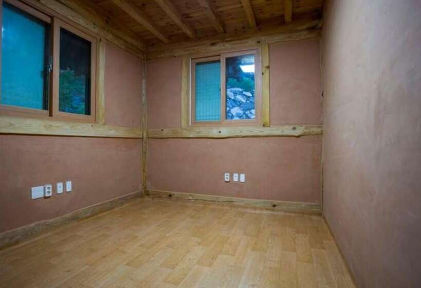 Chungju Solnaeeum Hanok Pension