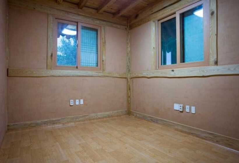 Chungju Solnaeeum Hanok Pension