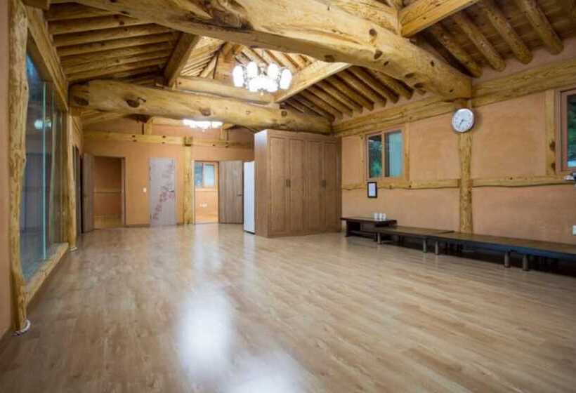 Chungju Solnaeeum Hanok Pension