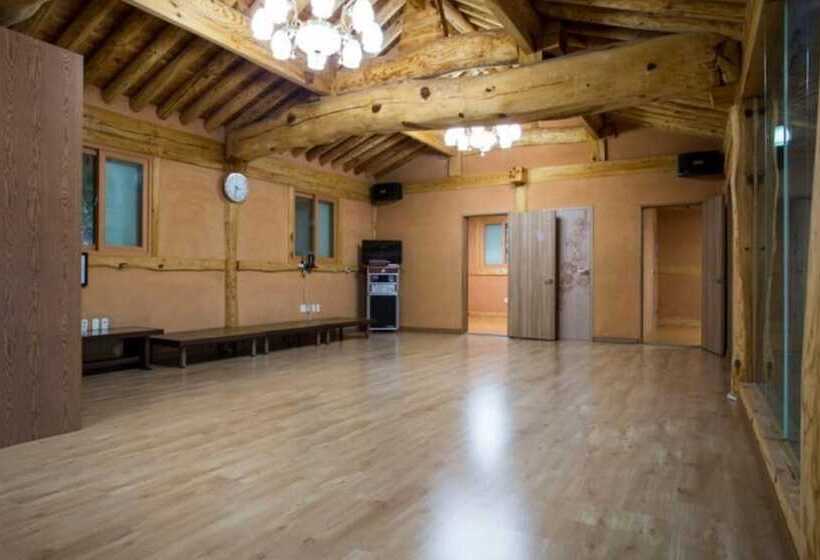 Chungju Solnaeeum Hanok Pension