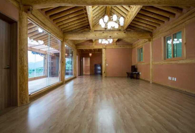 Chungju Solnaeeum Hanok Pension