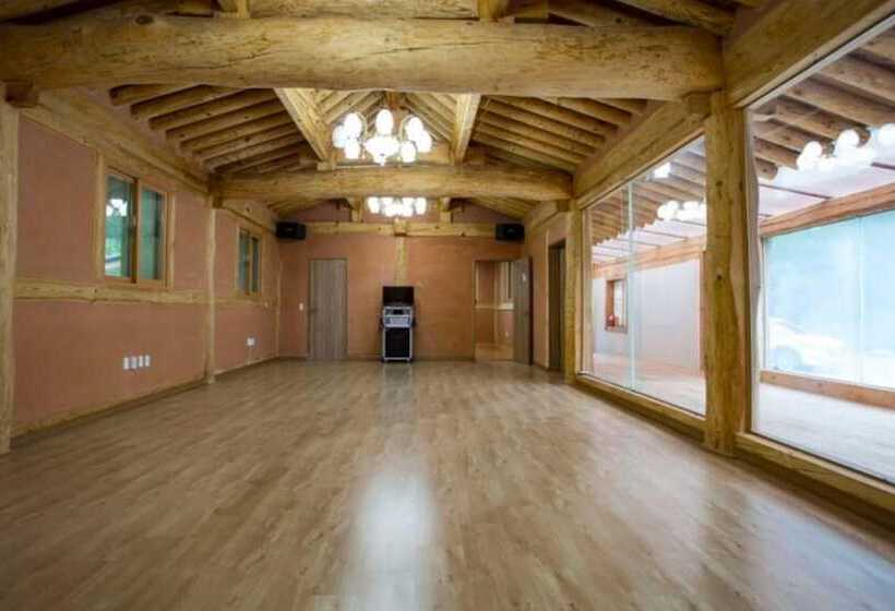 Chungju Solnaeeum Hanok Pension