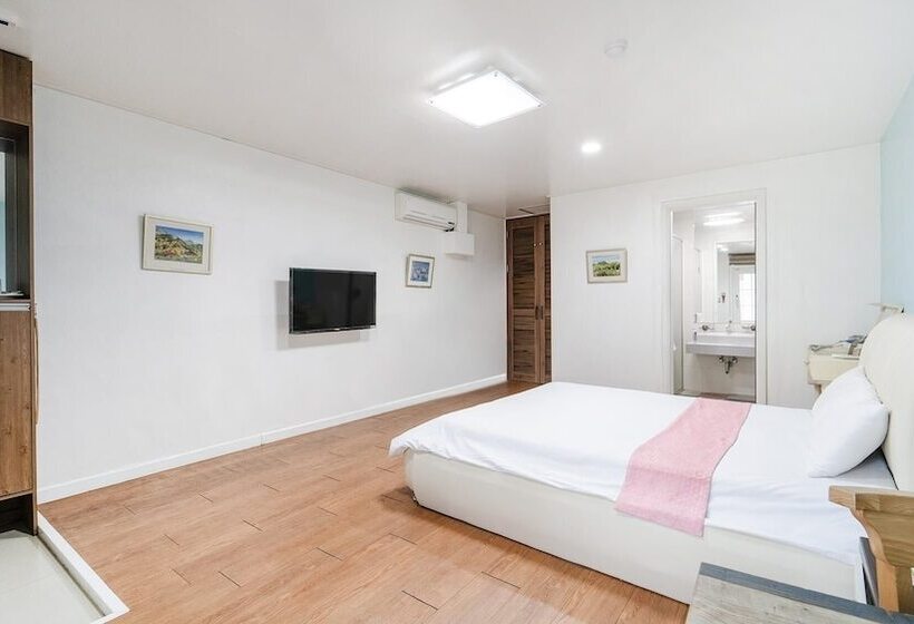 Daecheon Swiss Chalet Spa Pension