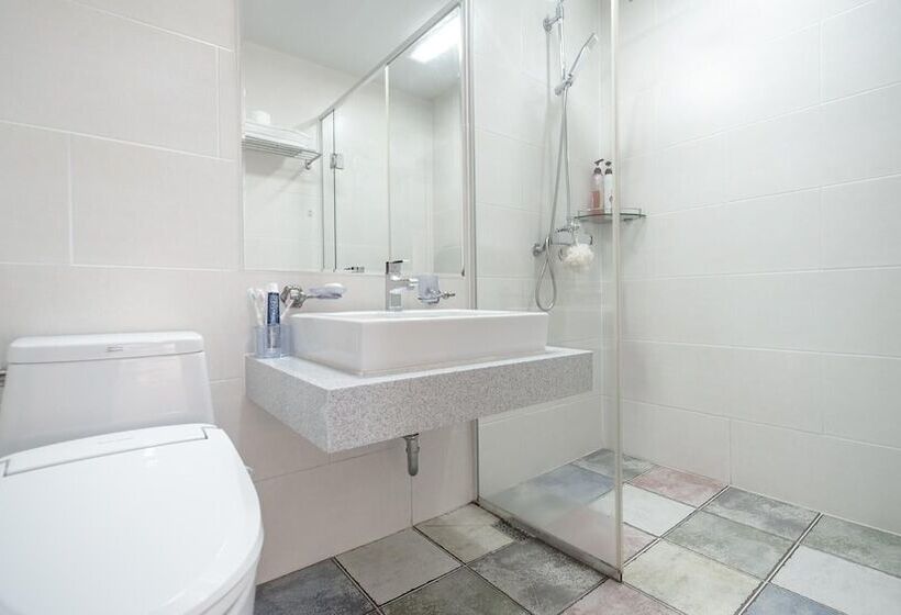 Daecheon Swiss Chalet Spa Pension