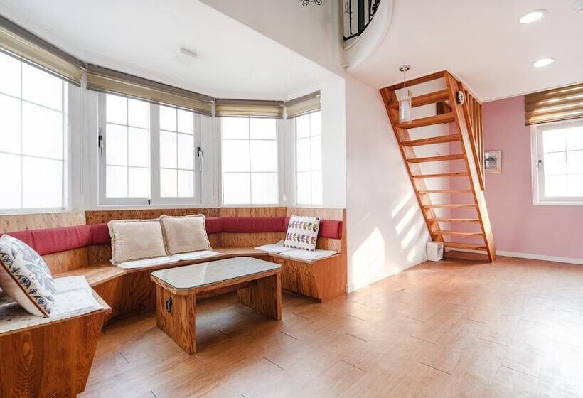 Daecheon Swiss Chalet Spa Pension