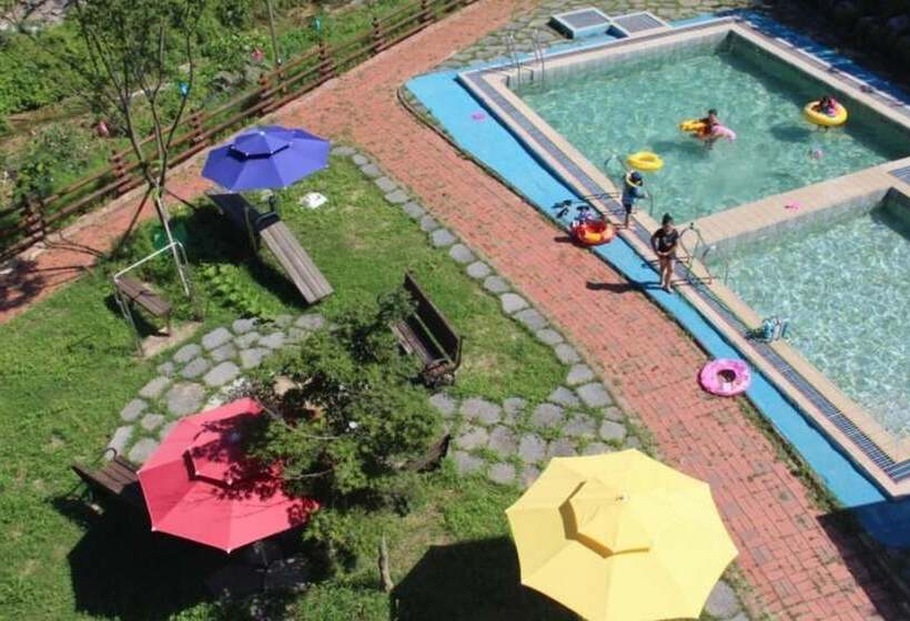 Danyang Three Nests Stay Pension