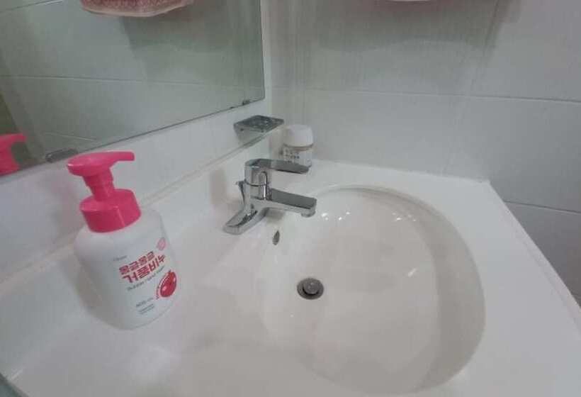 Danyang Three Nests Stay Pension