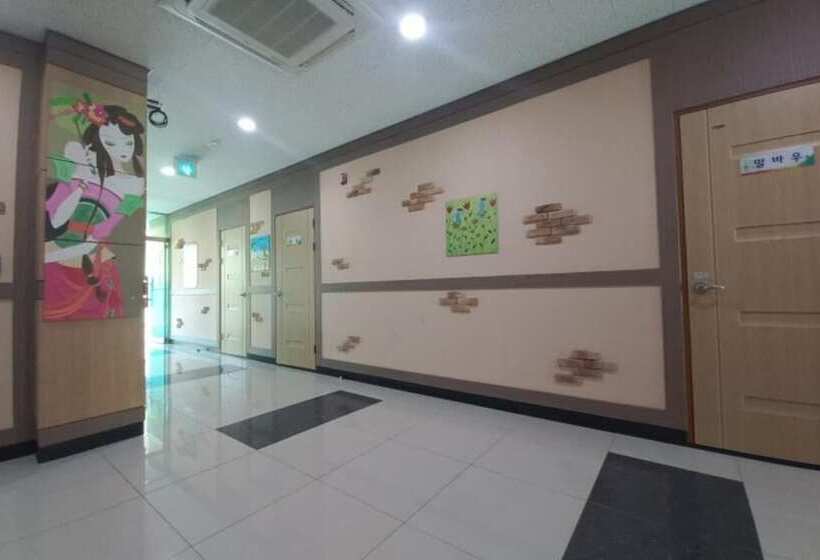 Danyang Three Nests Stay Pension