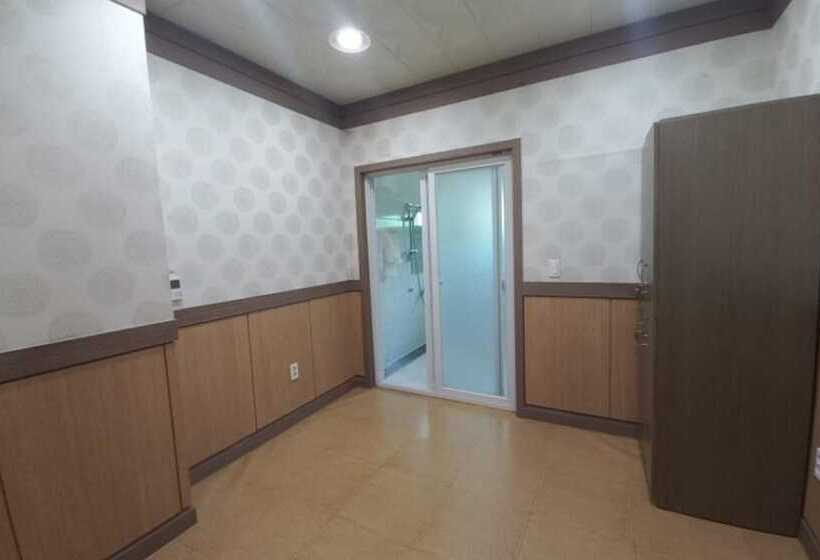 Danyang Three Nests Stay Pension