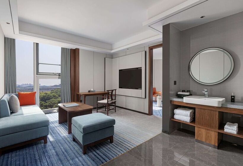 Days Hotel By Wyndham Changsha South