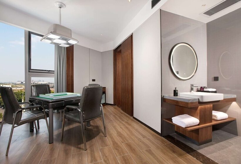 Days Hotel By Wyndham Changsha South