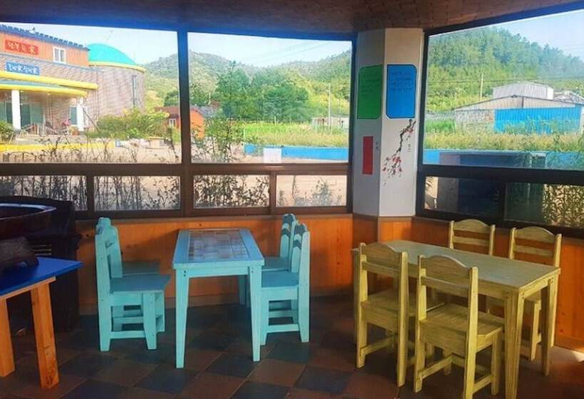 Gangjin Jeulgeounga Pension