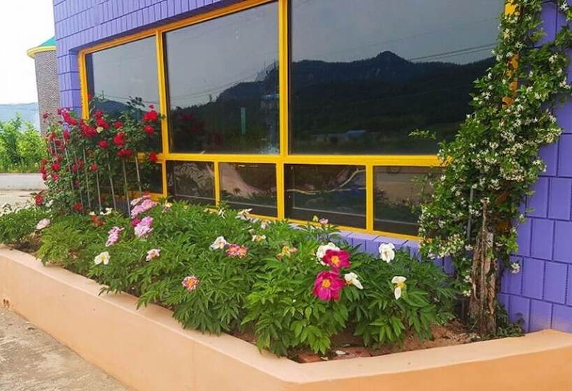 Gangjin Jeulgeounga Pension