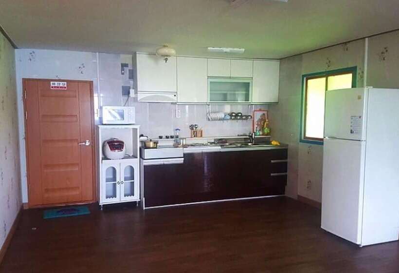 Gangjin Jeulgeounga Pension