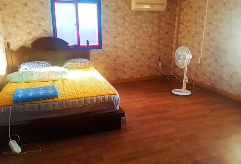 Gangjin Jeulgeounga Pension