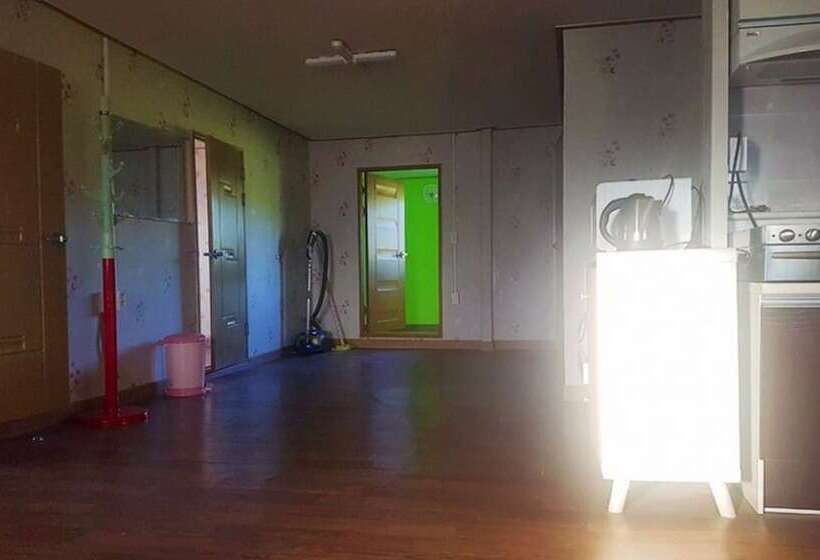 Gangjin Jeulgeounga Pension