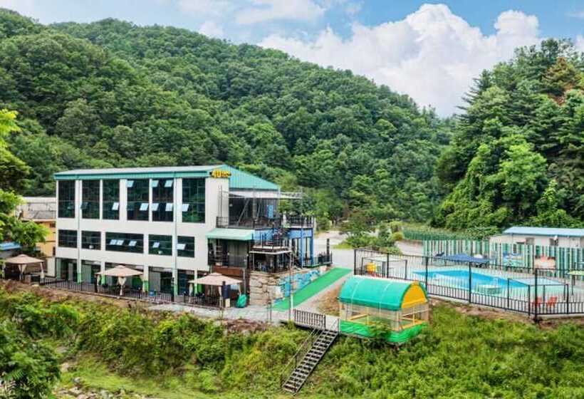 Gapyeong 4u Poolvilla & Spa Pension