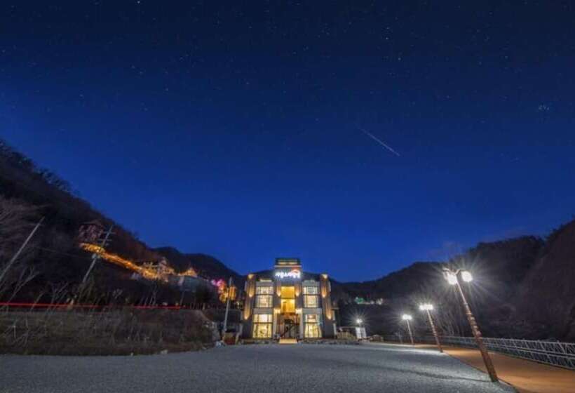 Gapyeong Chagall Spa Pension