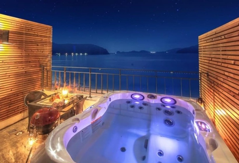 Geojedo Blue Hill Pension