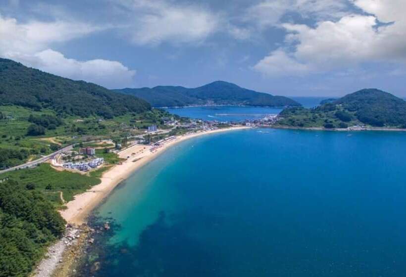 Geojedo Blue Hill Pension