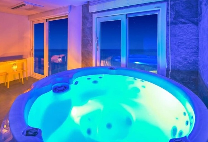 Geojedo Blue Hill Pension