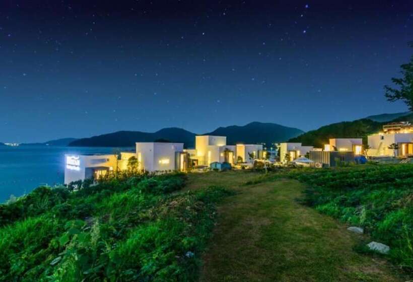 Geojedo Blue Hill Pension