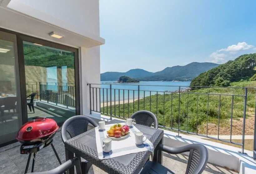 Geojedo Blue Hill Pension