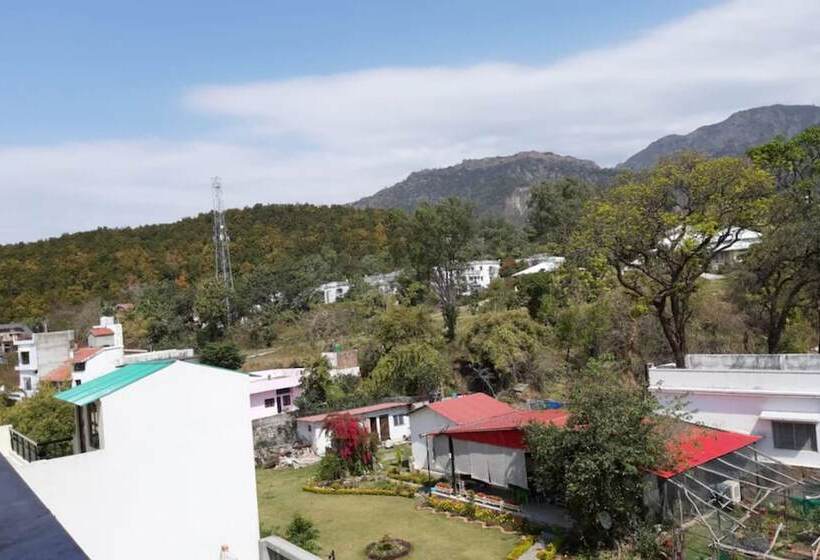 Goroomgo Hotel Ambika House Dehradun