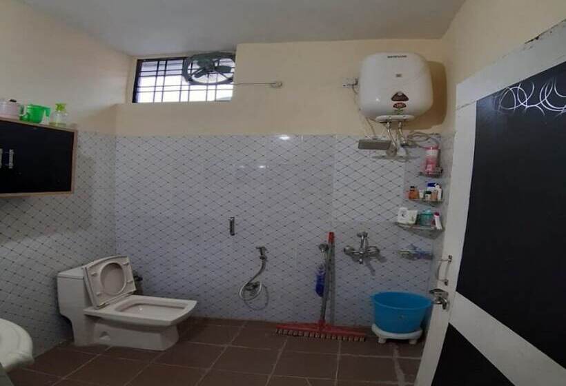 Goroomgo Hotel Ambika House Dehradun