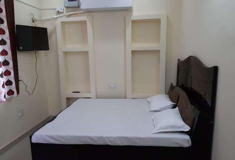 Goroomgo Hotel Ambika House Dehradun