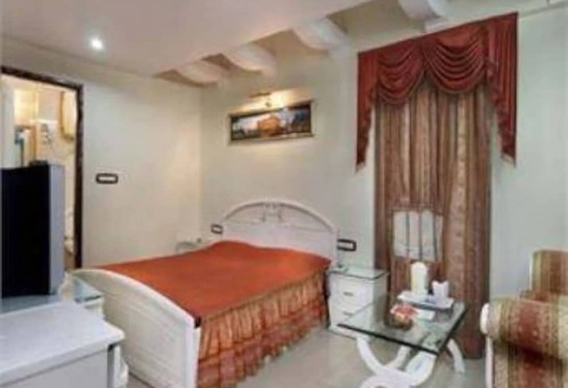 Goroomgo Hotel Manglam Kanpur