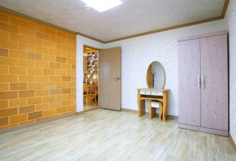 Goseong Sanmaru Pension