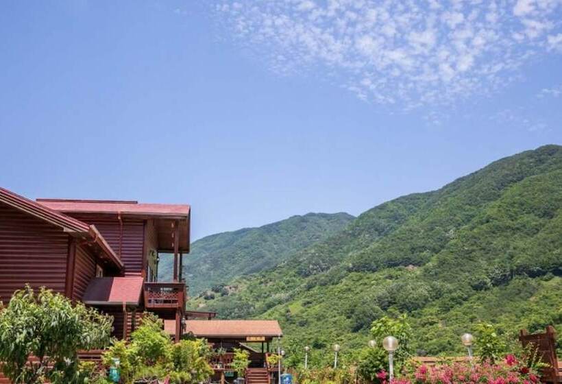 Gurye Jeonmangjoeunjip Pension