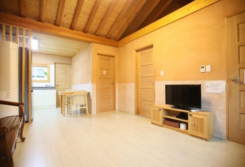 Hapcheon Gayasan Hwangtomaeul Pension