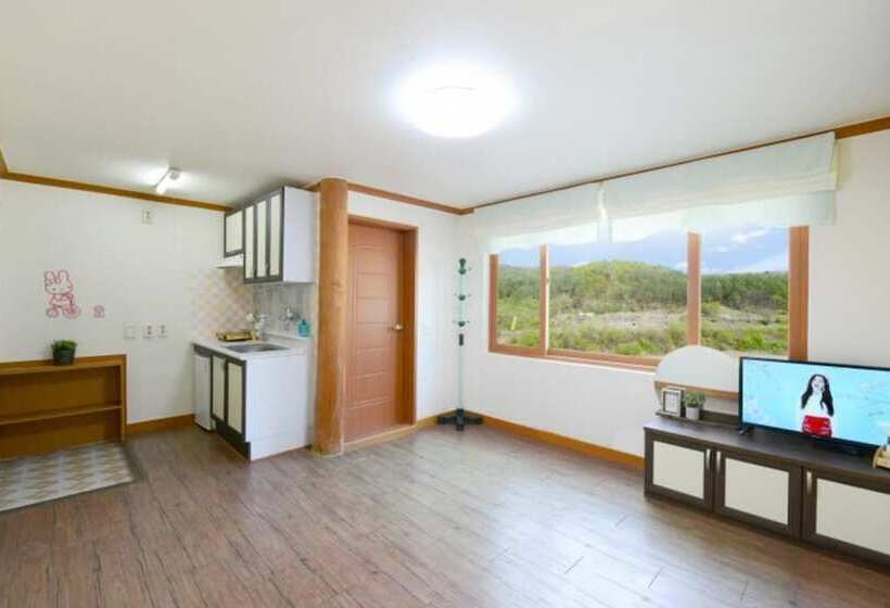 Hongcheon Eorinwangja Pension