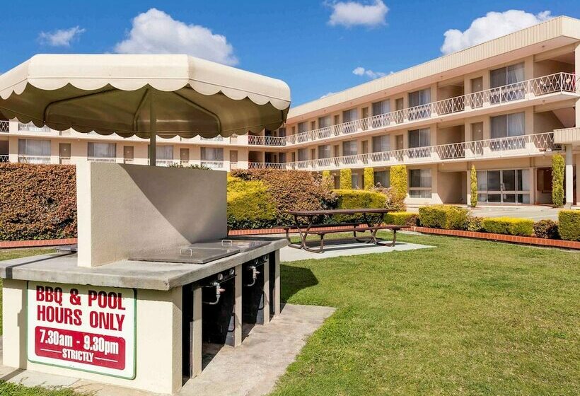 هتل Breakfree Queanbeyan