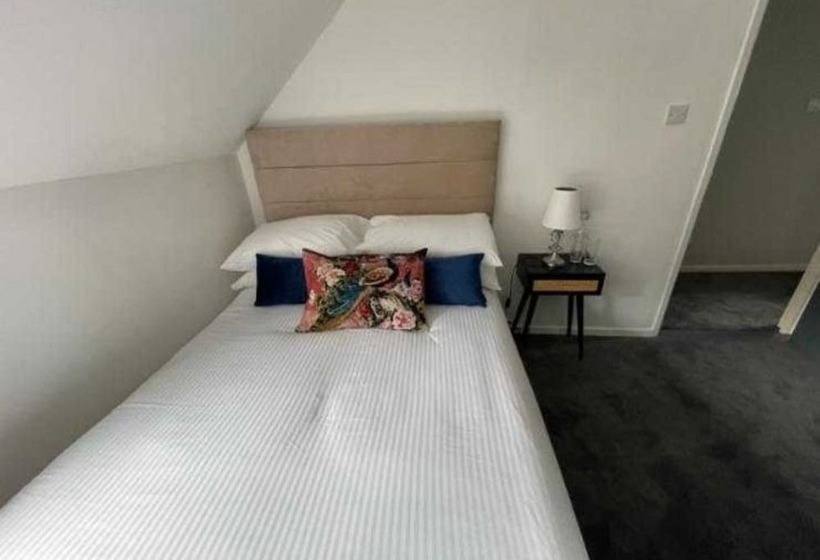 בית מלון כפרי Cavehill Castle